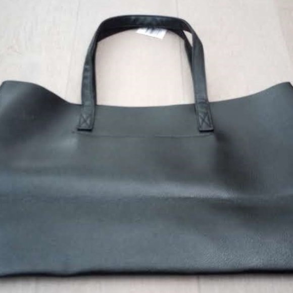 NWT - Bella Russo Black Pebbled Faux Leather Tote - Picture 2 of 3